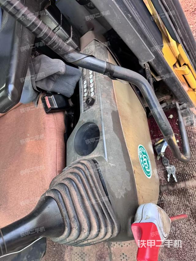 座椅左側(cè)控制臺(tái)/音響/含左手柄（駕駛室部分）