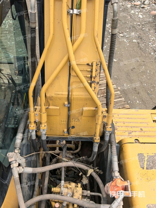 大臂背部俯視（工作和回轉(zhuǎn)裝置）