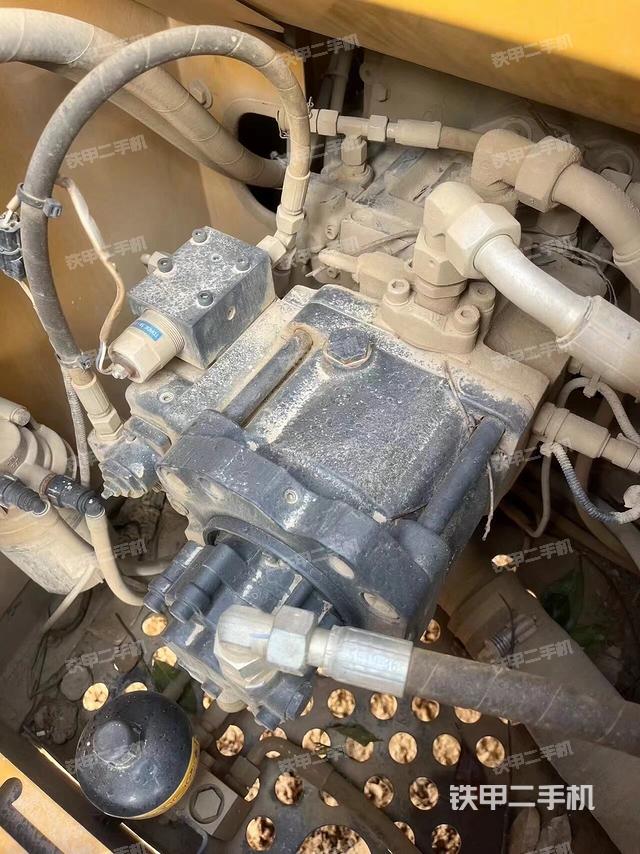 液壓泵艙室正面整體（整機(jī)外觀）