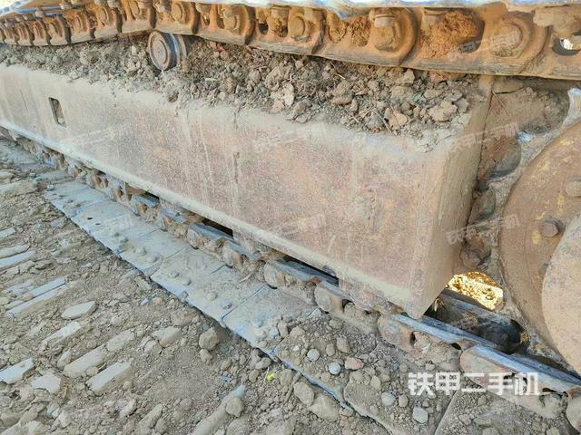 單側(cè)履帶整體(整機外觀) 單側(cè)履帶整體(整機外觀)