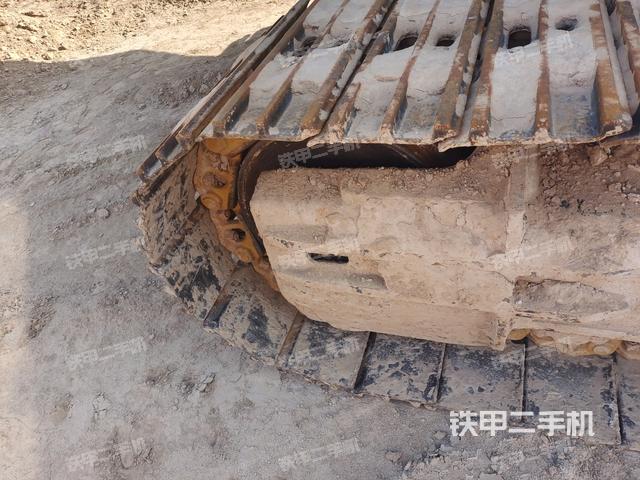 右側(cè)履帶整體(行走機構(gòu)) 右側(cè)履帶整體(行走機構(gòu))