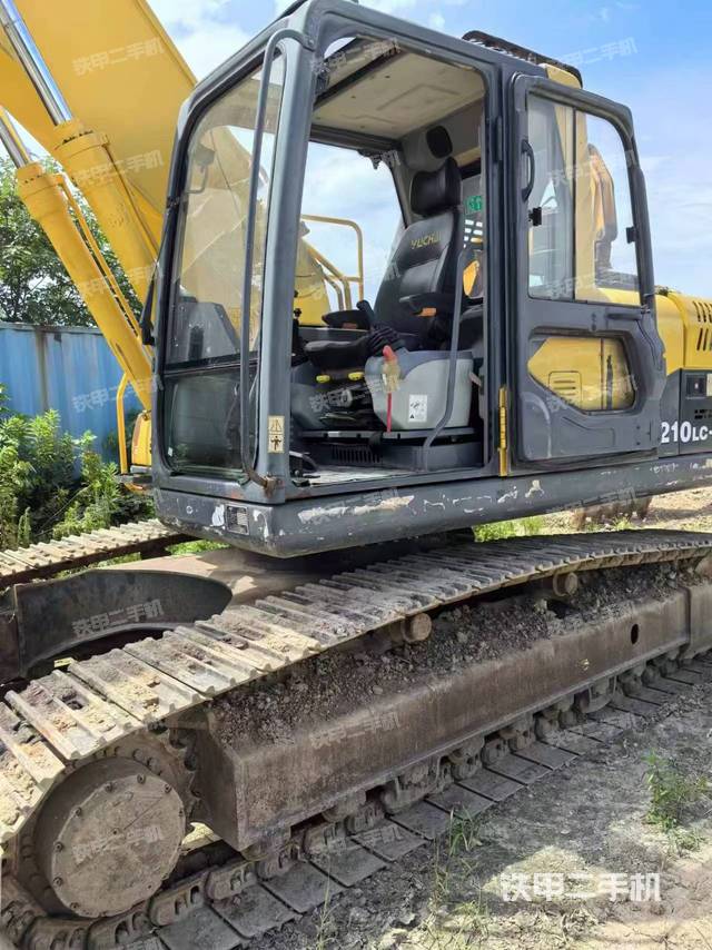 玉柴YC210LC-8挖掘機(jī)