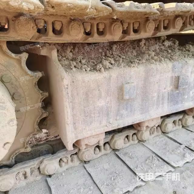 單側(cè)履帶整體(整機(jī)外觀) 單側(cè)履帶整體(整機(jī)外觀)
