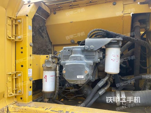 液壓泵艙室正面整體(整機(jī)外觀) 液壓泵艙室正面整體(整機(jī)外觀)