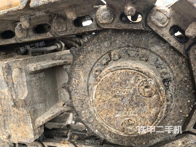 左驅(qū)動輪（行走機構(gòu)）