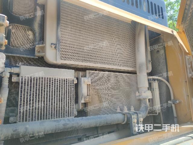 散熱器正面(大件艙室) 散熱器正面(大件艙室)