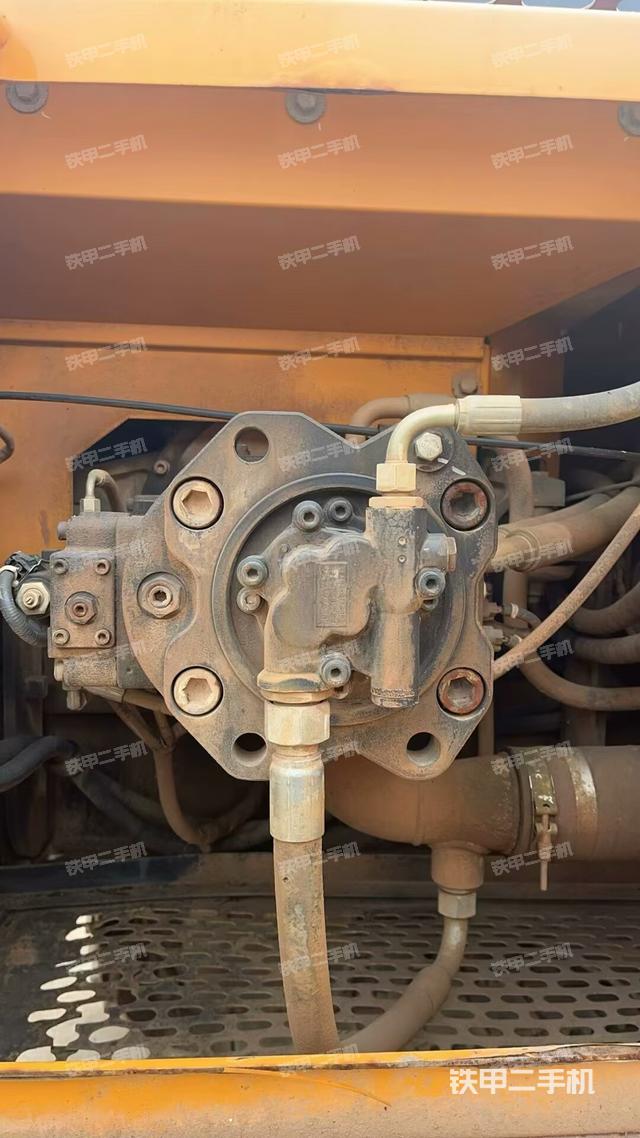 液壓泵艙室正面整體（整機(jī)外觀）