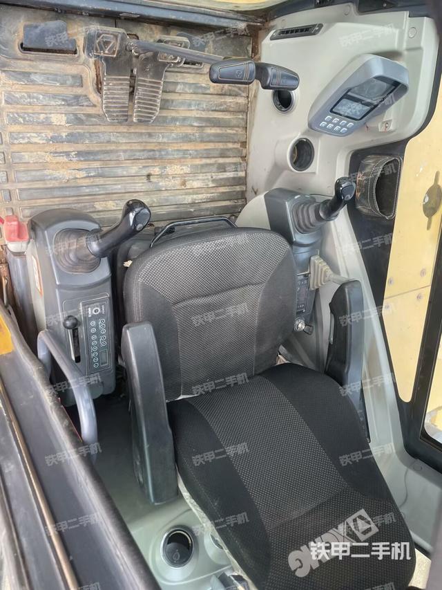 驾驶室整体（整机外观）