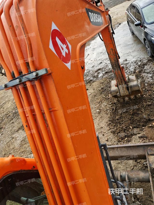 大臂背部俯視（工作和回轉(zhuǎn)裝置）