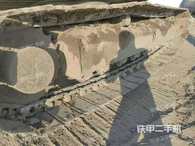 單側(cè)履帶整體(整機外觀) 單側(cè)履帶整體(整機外觀)