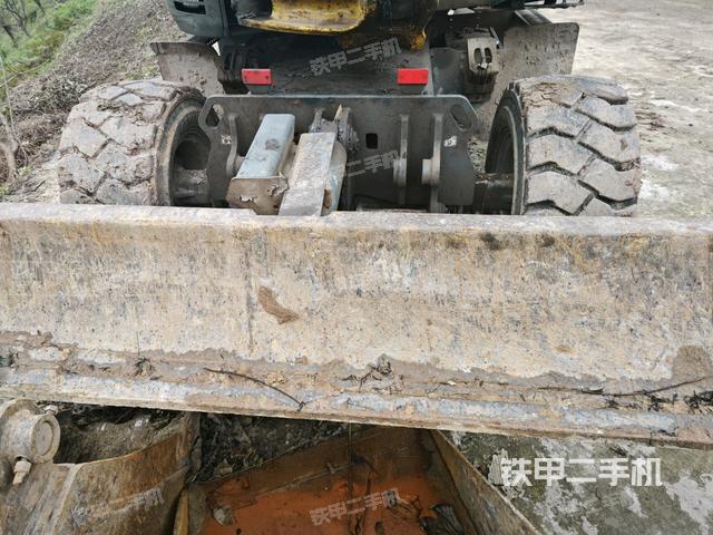 轉盤和下車架正前(工作和回轉裝置) 轉盤和下車架正前(工作和回轉裝置)