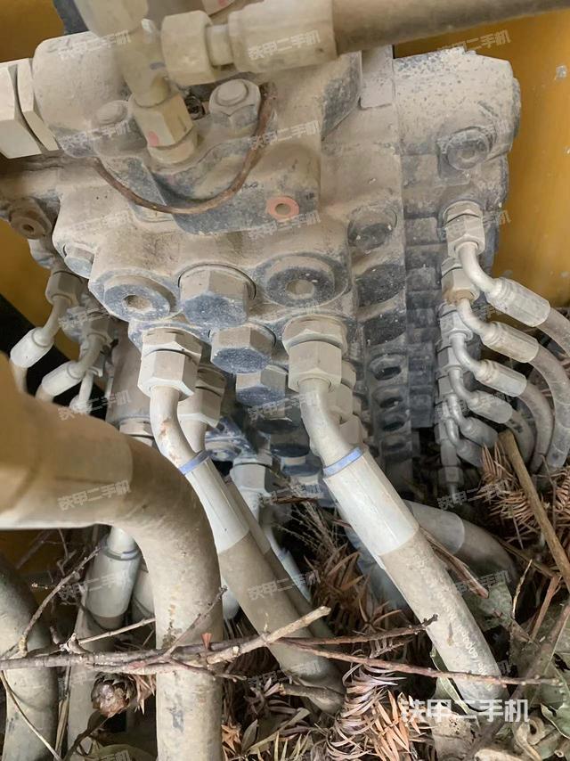 回轉馬達和主控閥（整機外觀）