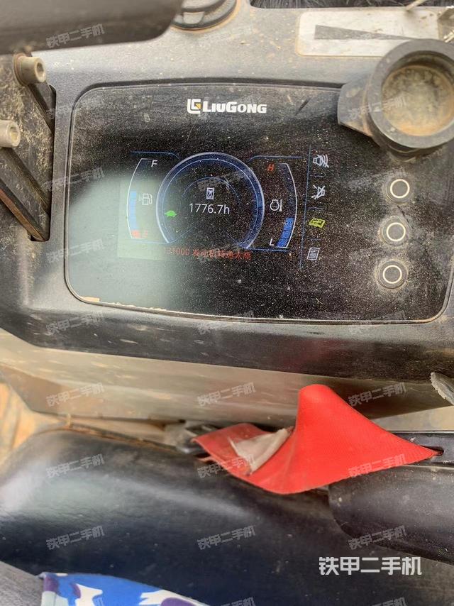 駕駛室頂部（整機外觀）