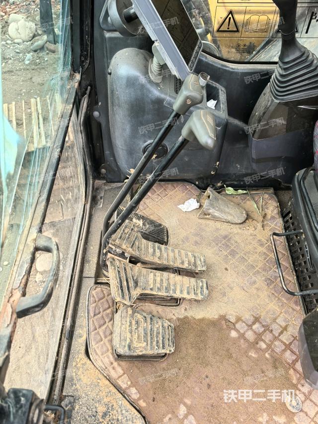 后窗玻璃角標(biāo)（駕駛室部分）