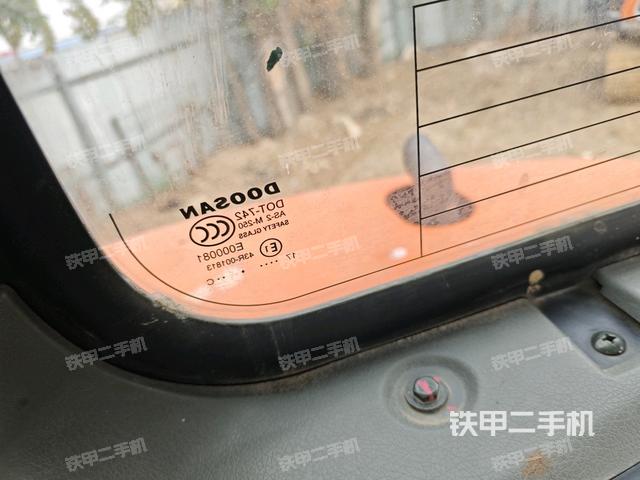 左后方玻璃角標(biāo)（駕駛室部分）