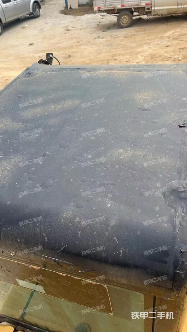 驾驶室顶部（整机外观）