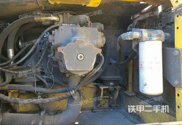 液壓泵艙室正面整體(整機(jī)外觀) 液壓泵艙室正面整體(整機(jī)外觀)