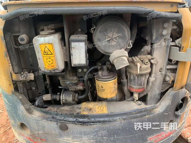回轉(zhuǎn)馬達(dá)和主控閥(整機(jī)外觀) 回轉(zhuǎn)馬達(dá)和主控閥(整機(jī)外觀)