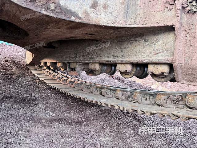 右驅(qū)動(dòng)輪（行走機(jī)構(gòu)）