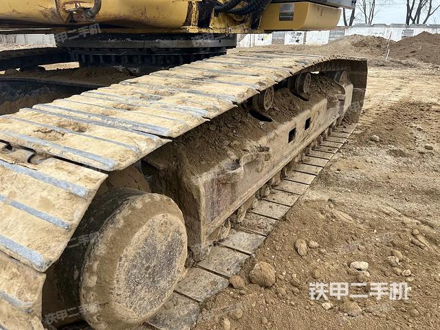 單側(cè)履帶整體(整機(jī)外觀) 單側(cè)履帶整體(整機(jī)外觀)