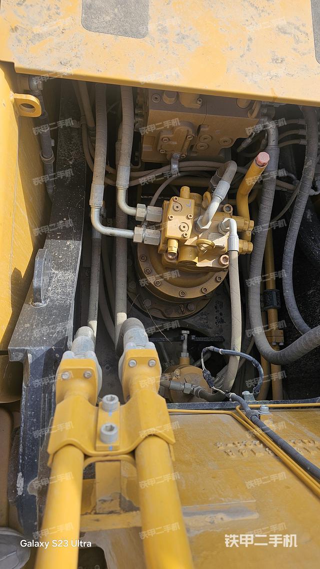 回转马达和主控阀（整机外观）