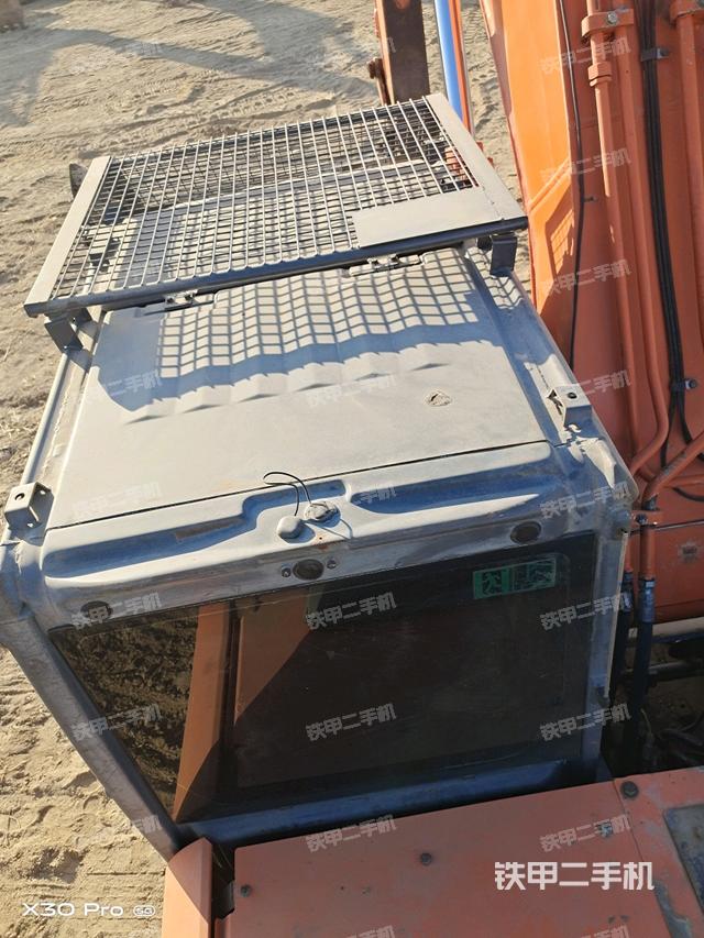 駕駛室頂部(整機外觀) 駕駛室頂部(整機外觀)