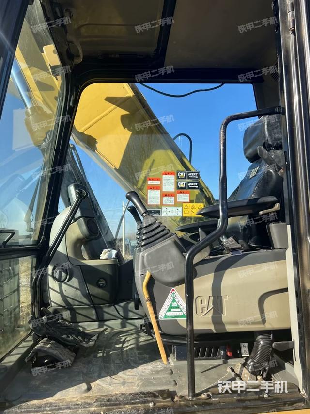 駕駛室整體（整機外觀）