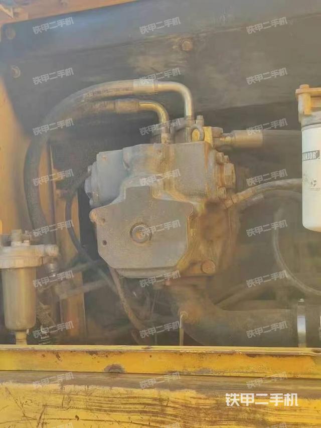 液壓泵艙室正面整體(整機(jī)外觀) 液壓泵艙室正面整體(整機(jī)外觀)