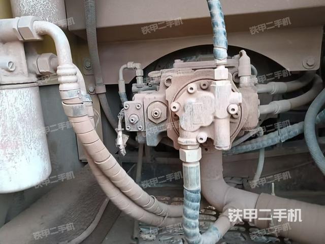 液壓泵艙室正面整體（整機(jī)外觀）