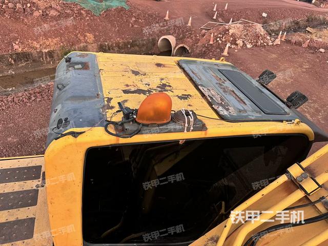 駕駛室頂部俯視（上車部件）