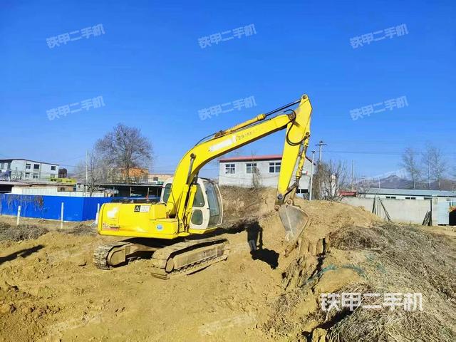 駕駛室頂部(整機外觀) 駕駛室頂部(整機外觀)