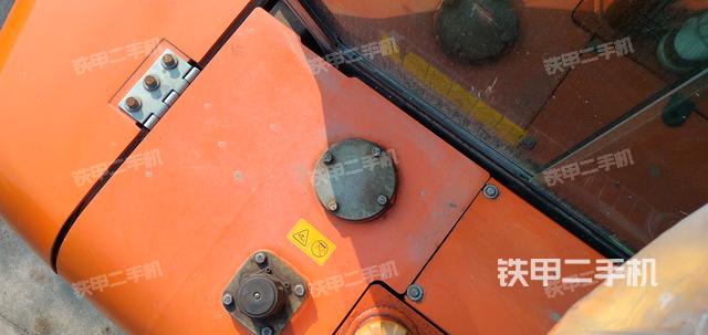 回转马达和主控阀（整机外观）