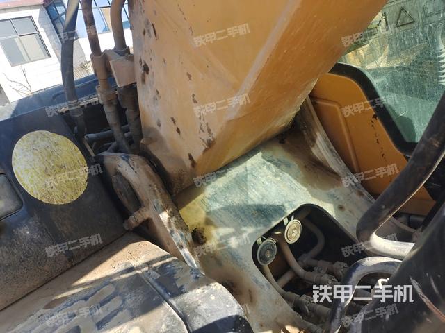 大臂背部俯視(工作和回轉(zhuǎn)裝置) 大臂背部俯視(工作和回轉(zhuǎn)裝置)