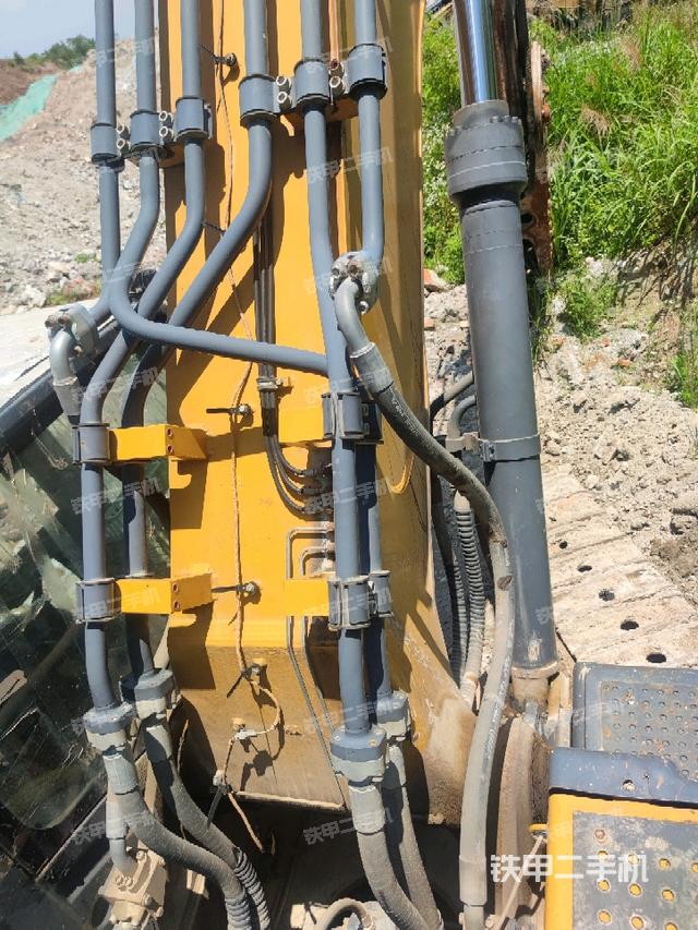 大臂背部俯視(工作和回轉(zhuǎn)裝置) 大臂背部俯視(工作和回轉(zhuǎn)裝置)