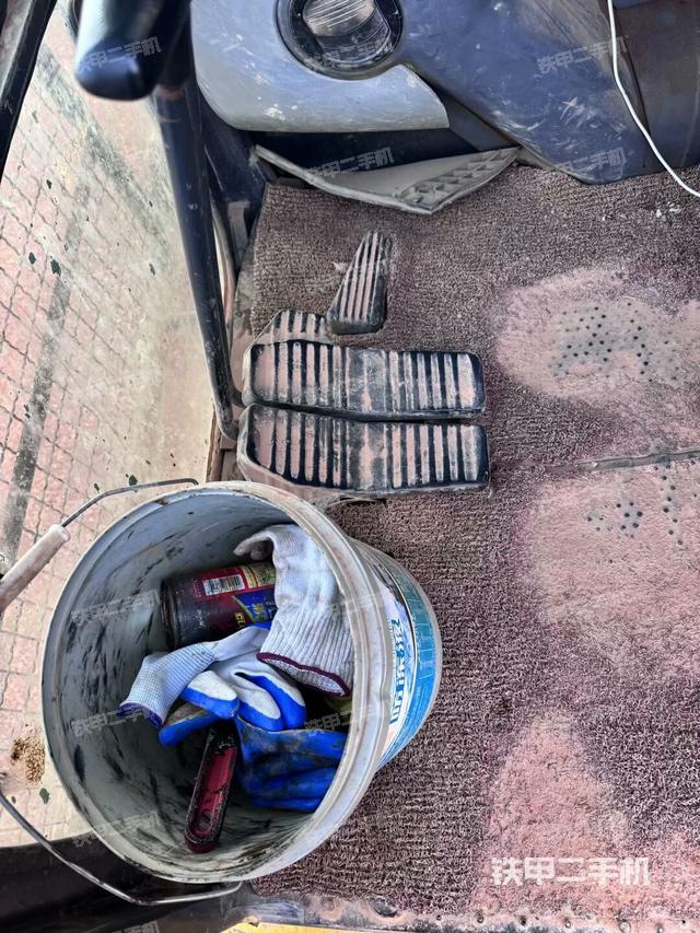 座椅右側(cè)控制臺(tái)/鑰匙門/油門/含右手柄（駕駛室部分）