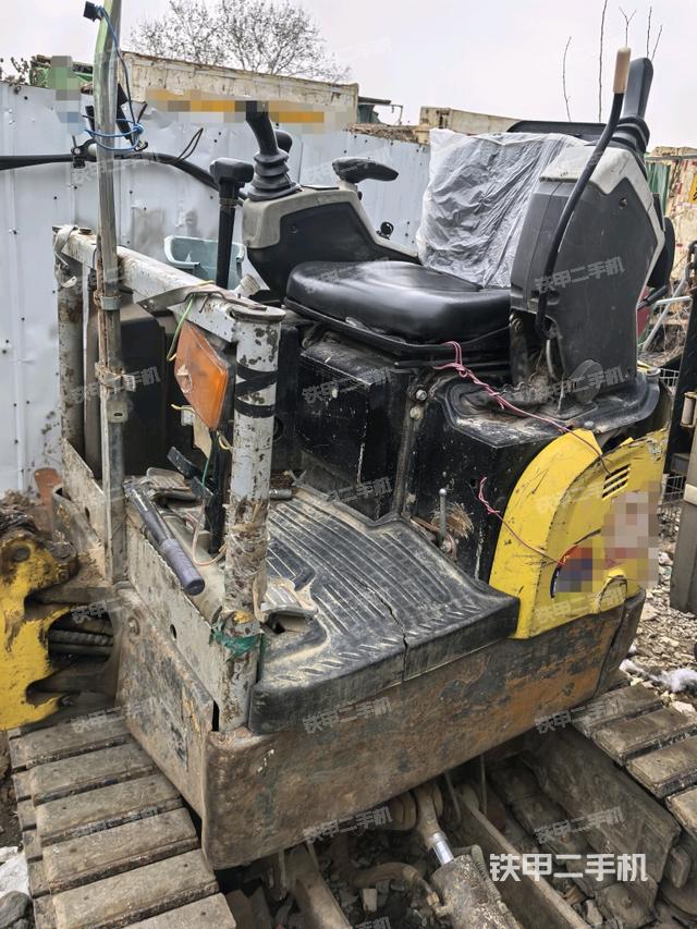 后窗玻璃角標（駕駛室部分）