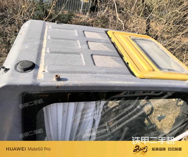 駕駛室頂部（整機外觀）