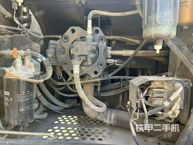 液壓泵艙室正面整體(整機(jī)外觀) 液壓泵艙室正面整體(整機(jī)外觀)