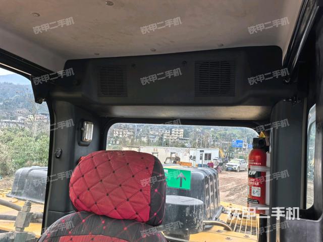 左后方玻璃角標(biāo)（駕駛室部分）