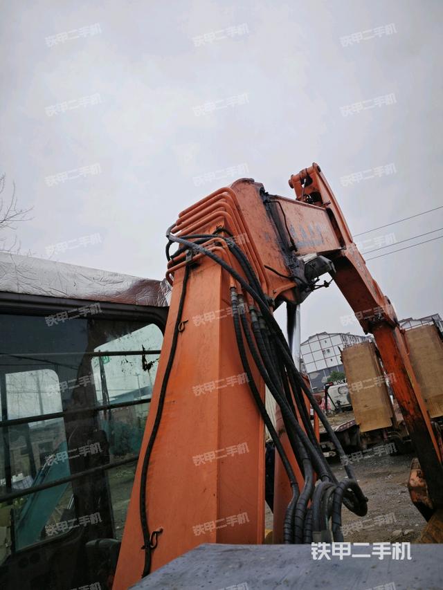 大臂背部俯視(工作和回轉(zhuǎn)裝置) 大臂背部俯視(工作和回轉(zhuǎn)裝置)