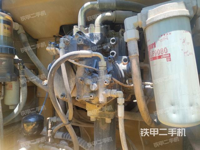 液壓泵斜45?右(大件艙室) 液壓泵斜45?右(大件艙室)