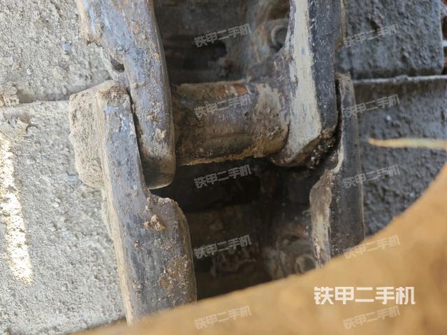 右側(cè)履帶整體(行走機(jī)構(gòu)) 右側(cè)履帶整體(行走機(jī)構(gòu))