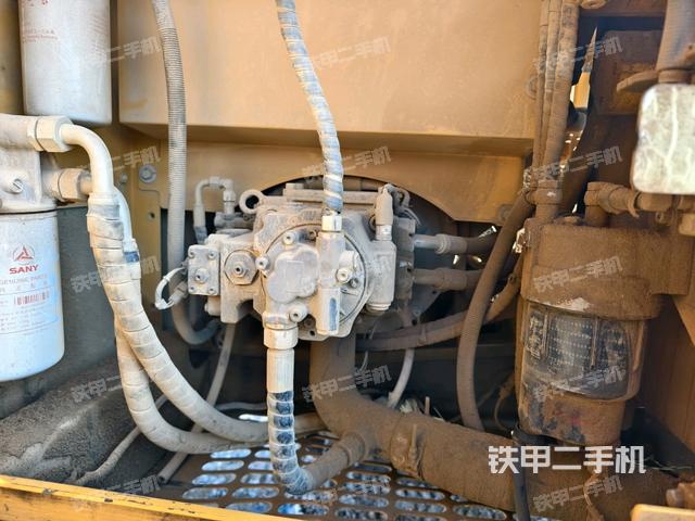 液壓泵斜45?右(大件艙室) 液壓泵斜45?右(大件艙室)