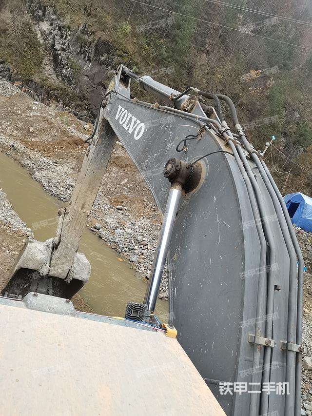 驾驶室顶部（整机外观）