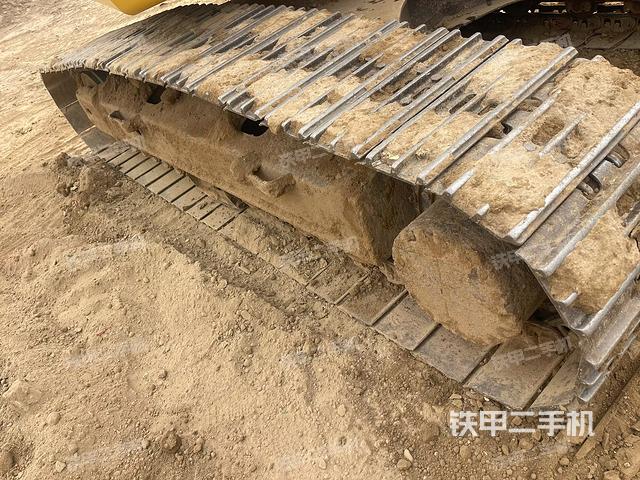 單側(cè)履帶整體(整機(jī)外觀) 單側(cè)履帶整體(整機(jī)外觀)