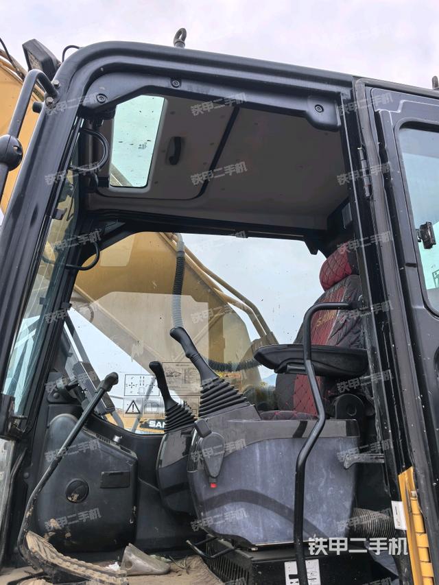 座椅右側(cè)控制臺/鑰匙門/油門/含右手柄（駕駛室部分）