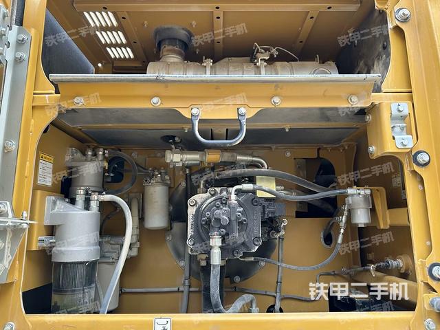 液壓泵艙室正面整體（整機(jī)外觀）