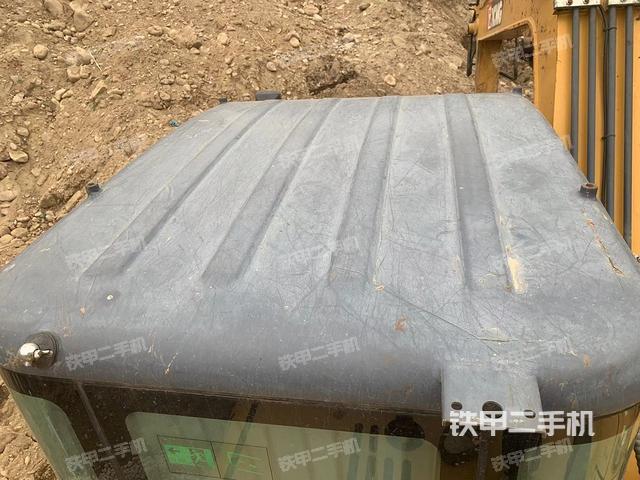 駕駛室頂部（整機外觀）