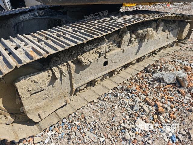 右驅(qū)動輪（行走機構(gòu)）