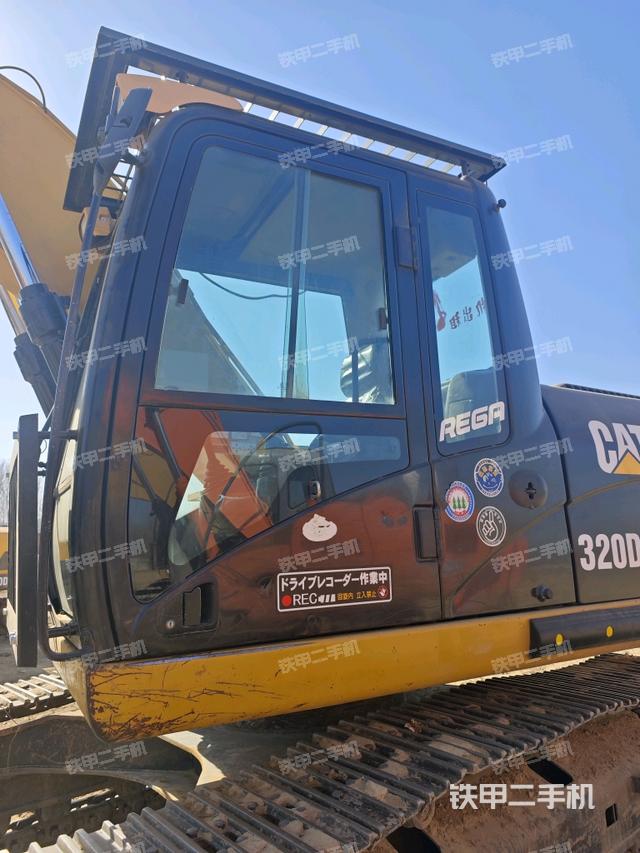 駕駛室頂部（整機外觀）